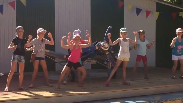 Танец-зарядка на песню "вставай" смотреть онлайн