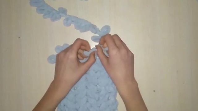 Детский плюшевый вязаный снуд без крючка и спиц из Alize puffy смотреть онлайн