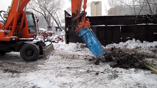 Работа гидромолота Poqutec PV150 в Новосибирске смотреть онлайн