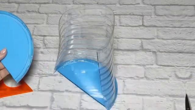 Никогда не выбрасывайте пятилитровые бутылки. Сделала полезную вещь для кухни