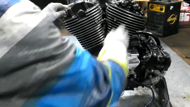 Регулировка клапанов Suzuki VL800 смотреть онлайн