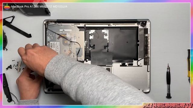 Apple MacBook Pro A1286 Mid2012 MD103J/A 分解のプロセス [MechanicManiacTV020] смотреть онлайн