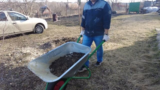 ДАЧА. Опрыскиваем ДЕРЕВЬЯ и делаем место под СТОЯНКУ смотреть онлайн