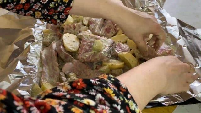 Огромный Сазан с 3 кг икрой!?Как правильно приготовить Сазан! Рецепт на обед! смотреть онлайн