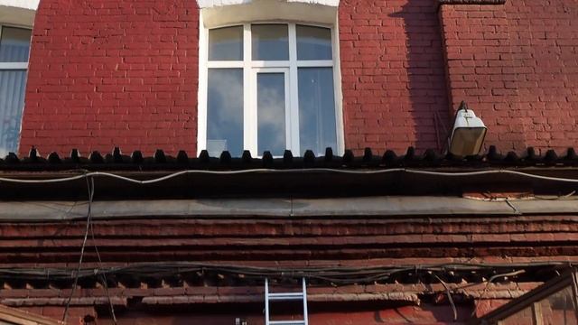 Лавка Макса Верника: Монтаж уличной вывески смотреть онлайн