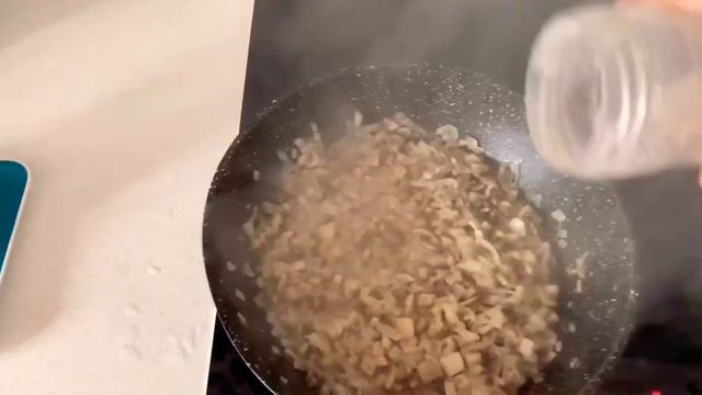 Бомбочки из куриного филе с шампиньонами. Куриная грудка. Куриное филе в духовке. смотреть онлайн
