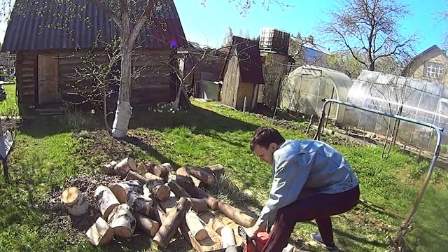 работа бензопилой | распиловка дров смотреть онлайн