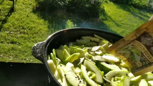 На даче - приготовил хашламу в казане. смотреть онлайн