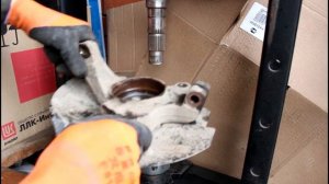 Как заменить передний подшипник ступицы на KIA Sportage 2,0 Киа Спортейдж 2012 года 2часть