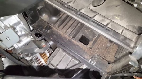 How to replace Infiniti Q50 Air Filter