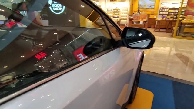 Review Toyota C-HR Hybrid Matic CVT Warna Putih Two Tone Terbaru 2022 смотреть онлайн