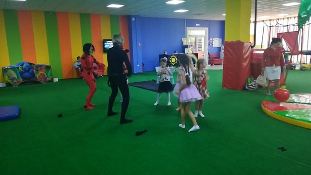 День Рождения с Леди Баг и Супер Котом. Видео для детей смотреть онлайн