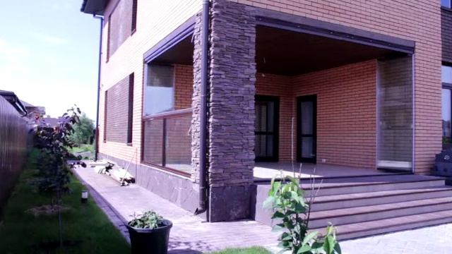 Комарово Тюмень безрамное остекление  Lumon 5t по принципу книжка.