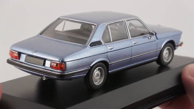 BMW 520 E12 Fjord-metallic /// Minichamps /// Масштабные модели автомобилей Германии 1970-х 1:43 смотреть онлайн
