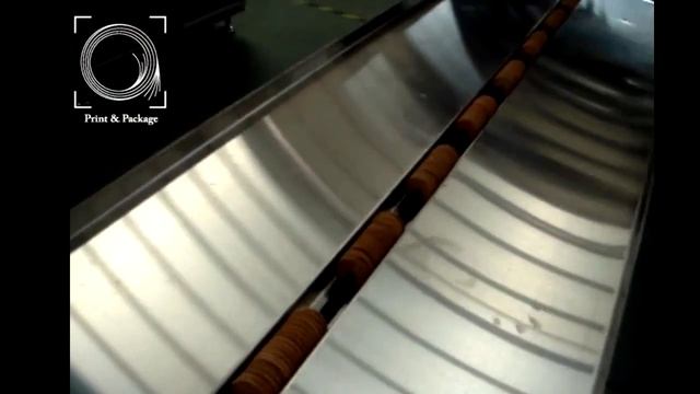 Бюджетная горизонтальная упаковочная машина для фасовки печенья на ребре с автоподачей смотреть онлайн