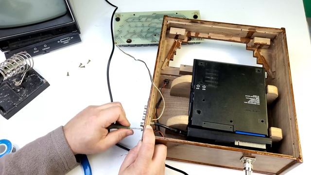 Wooden Case Sinclair ZX81| 8BitBites смотреть онлайн