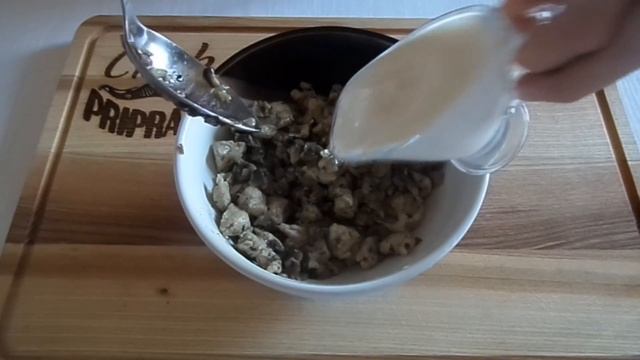 Жюльен с курицей в булочках смотреть онлайн