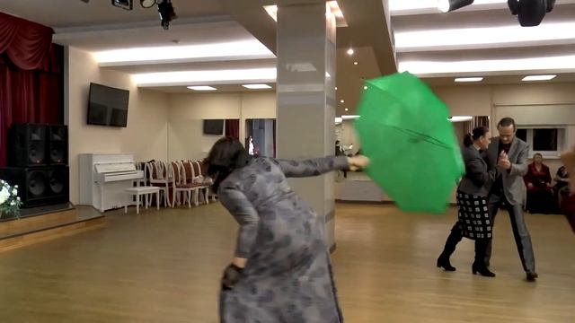 Танец с зонтиком на балу в клубе "Мечта" смотреть онлайн