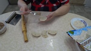 Манты и пельмени из рисовой муки. И лепёшки. Очень интересная эта мука.