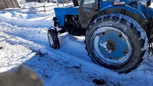 МТЗ- 50 зимой по глубокому снегу.