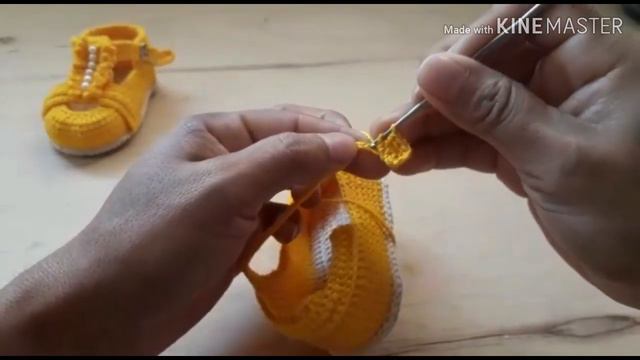 Sapatinho De Crochê Mel - Tamanho 10cm