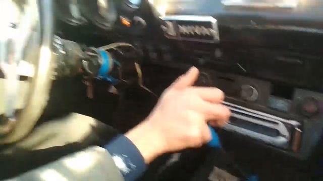 ШКОЛЬНИК ДРИФТИТ НА НИВЕ ПО ЛЬДУ! смотреть онлайн