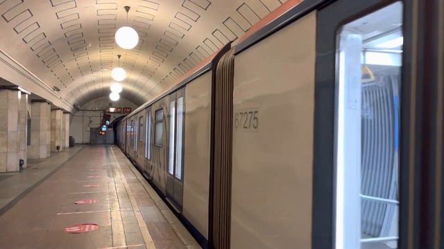 Москва 2019 на станции Охотный Ряд смотреть онлайн