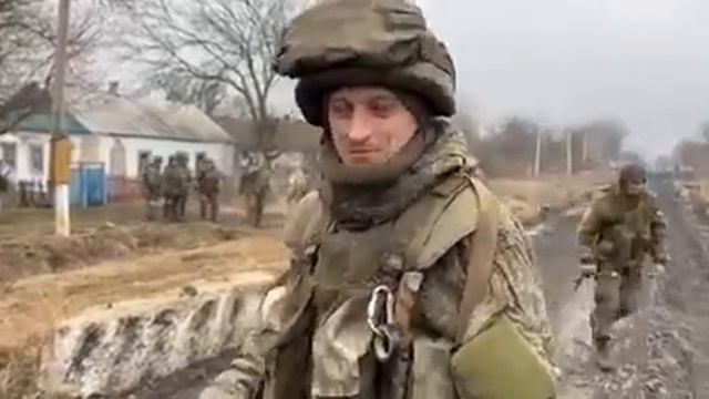Боец ДНР передаёт привет Родным.. смотреть онлайн