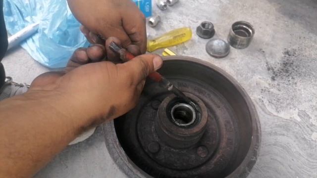 Como cambiar balero tracero de ford fiesta 2005 смотреть онлайн
