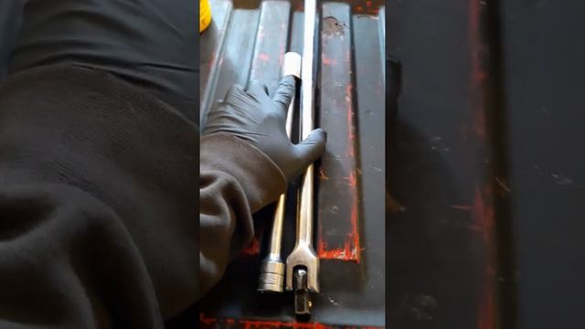 changing wheel cylinders on an 01 dodge ram part 1. смотреть онлайн