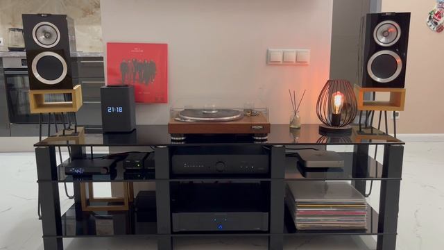 Полочники KEF R300