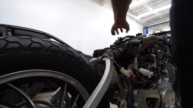 R6 REAR SHOCK INSTALL ON MY 1982 YAMAHA XV750 CAFE RACER !!! YOU NEED THIS KIT !!!
