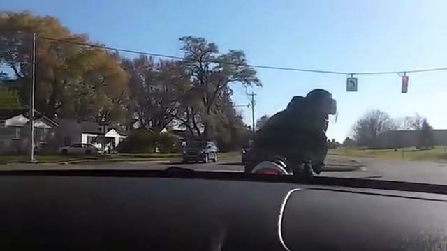 Suzuki Katana 600 Vs Chevy turbo Cobalt смотреть онлайн