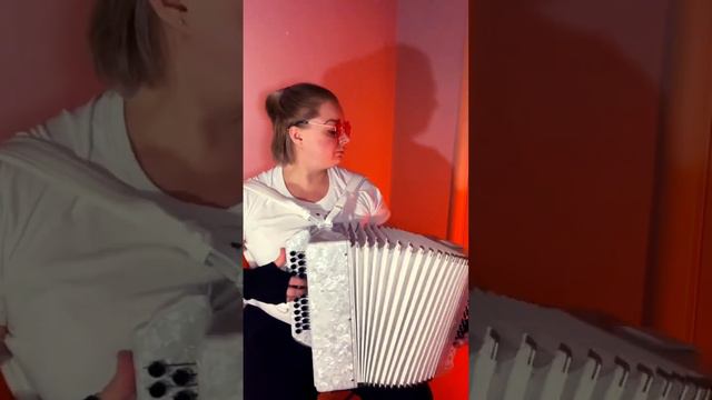 Самый вечерний хит 🔥 #секторгаза #баян #рекомендации #music #cover #гармонь #балалайка смотреть онлайн