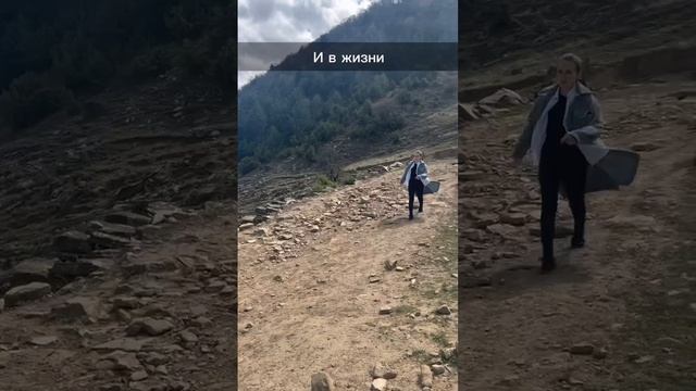 Девушки на фотосессии и в жизни