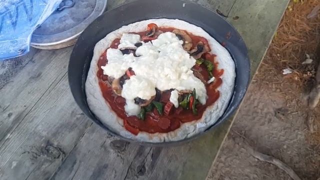 Bush Pizza in the Kayak Camp with a Banks Fry-Bake Pan! смотреть онлайн