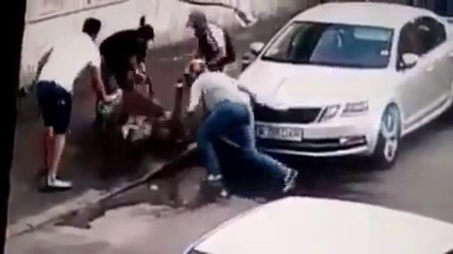 ЖЕСТЬ, ПИТБУЛЬ ЧУТЬ НЕ ЗАГРЫЗ СОБАКУ. смотреть онлайн