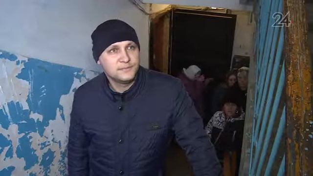 Подъезд дома №15 по улице Можайского в Казани может обвалиться из-за скопившейся в подвале воды смотреть онлайн