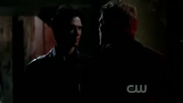 Элайджа подгоняет Деймона - 3.15 - КВК