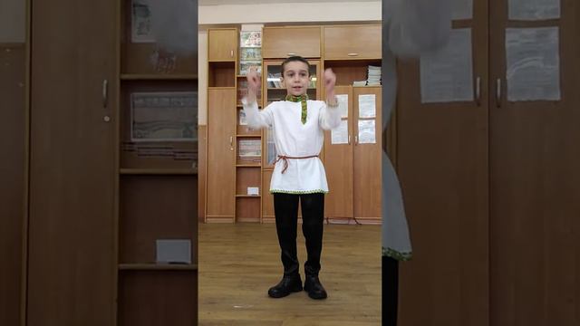 Гасанов Илгар - "Сел комарик на дубочек" смотреть онлайн