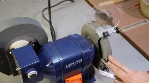 Бюджетное точило с мокрым камнем.