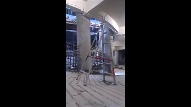 Лестница сама ходит смотреть онлайн