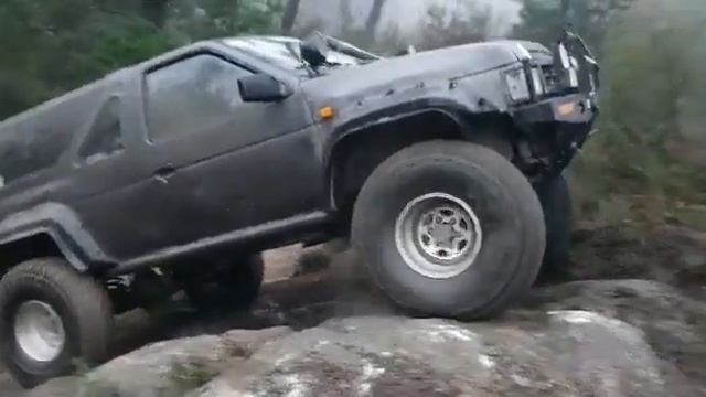 NISSAN TERRANO 1 ROCK CRAWLING XALO, PUENTE DICIEMBRE 2017 смотреть онлайн
