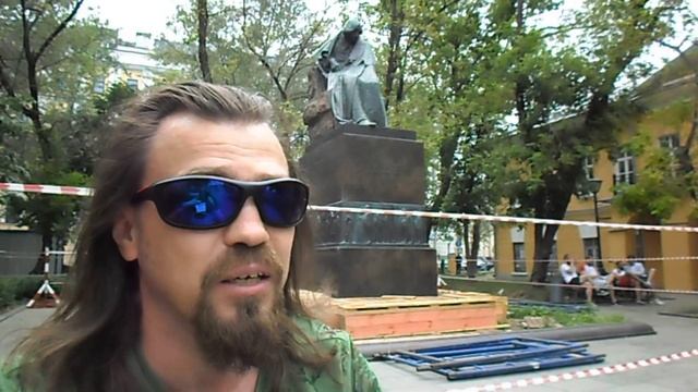 Памятники Гоголю в Москве смотреть онлайн