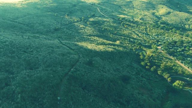 황매산 억새(Silver Grass in Hwangmaesan) / 개와 늑대의 시간에 올라가 본 황매산 억새평원 [4K/UHD] смотреть онлайн