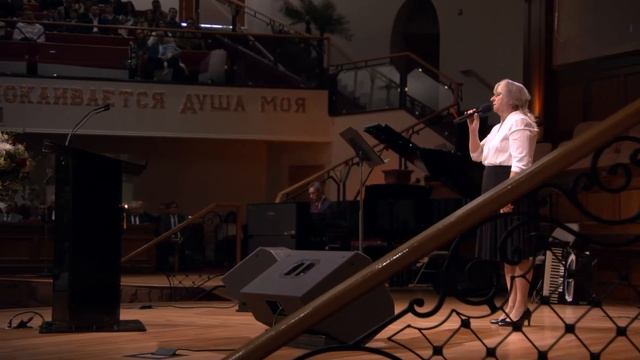 Его злословили а Он вответ молчал - Стихотворение - Бажинова Лариса смотреть онлайн