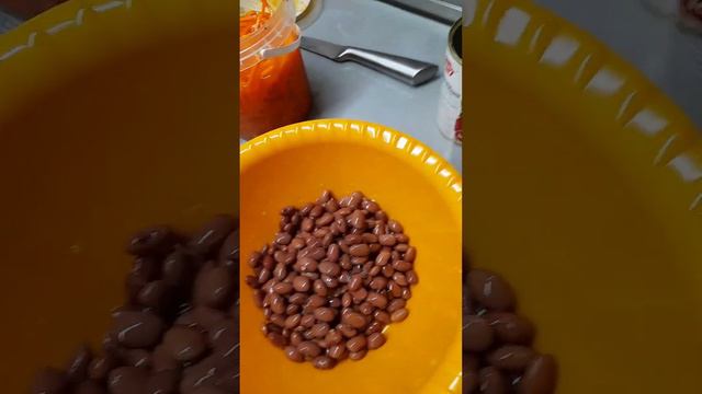 Салат из фасоли за 10 МИНУТ! смотреть онлайн
