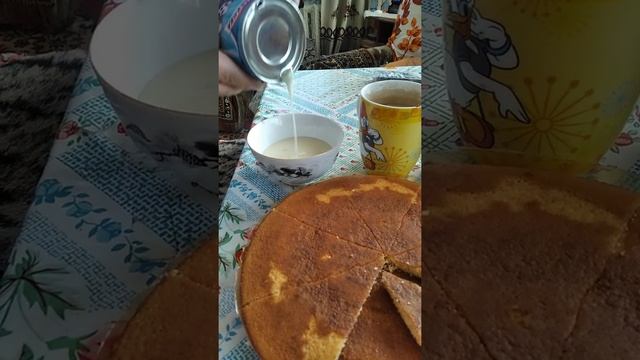 Лайфхак.Как быстро вылить сгущенку из банки. смотреть онлайн