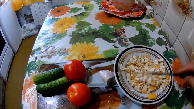 Салат из сырых желтых сыроежек-профилактика онкологии (Будни охотника и рыбака) смотреть онлайн