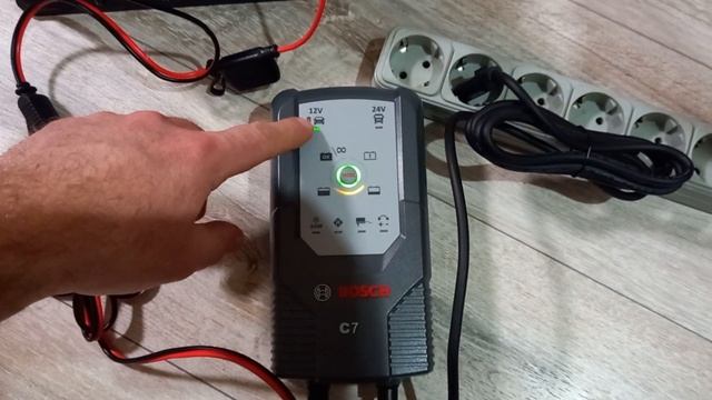 Зарядний пристрій Bosch C7 смотреть онлайн